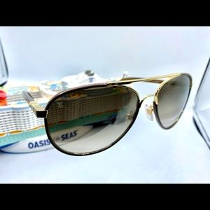 Louise Vuitton Attraction pilot sunglasses, Brand New never warn 100% Authentic